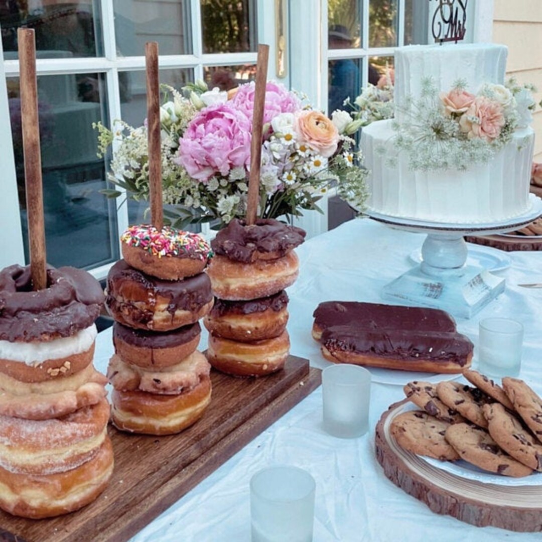 DODXIAOBEUL 2 Stks Hout Donut Muur Display Stand Herbruikbare Rustieke Donut Board Houder Donut Party Supplies Voor Bruiloft Verjaardag Familie Feest Festival Tafel Decor DODXIAOBEUL 2 Stks Hout Donut Muur Display Stand Herbruikbare Rustieke Donut Board Houder Donut Party Supplies Voor Bruiloft Verjaardag Familie Feest Festival Tafel Decor